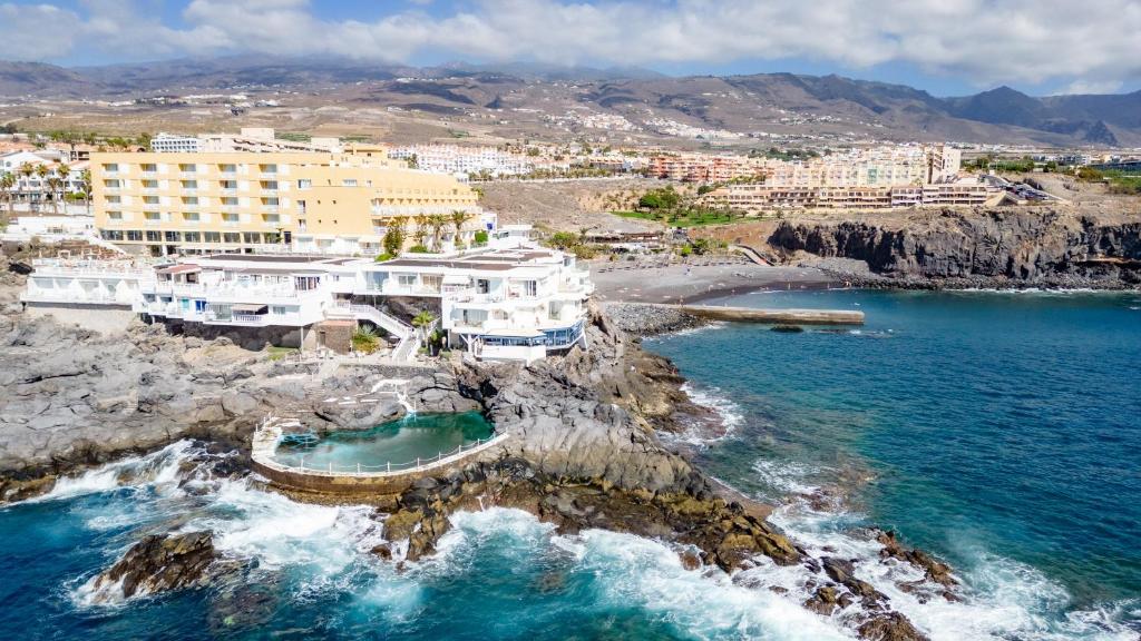 Playa y costa de Callao Salvaje cerca del apartamento